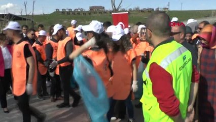 Muş Tarihi Murat Köprüsü'nü Çöplerden Temizlediler