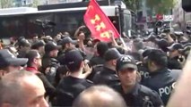 Taksim'e Yürümek İsteyen Göstericilere Polis Müdahalesi