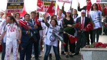Taksim Meydanı’nda davul ve zurna eşliğinde 1 Mayıs kutlaması