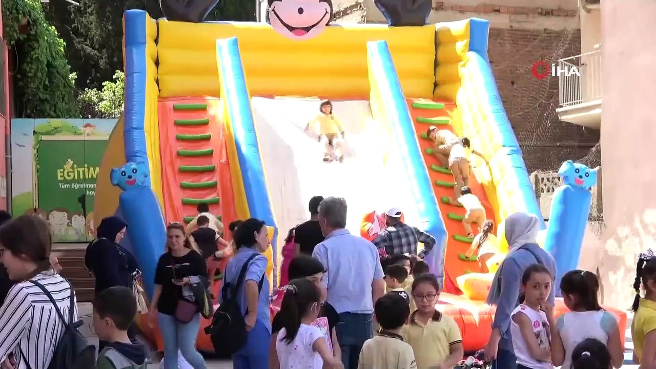 Bu Okulun Devamlı Sakini Mestan ve Yavruları