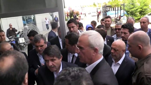 Şanlıurfa'da işçileri taşıyan midibüsün devrilmesi - Vali Erin, Hak-İş Genel Başkanı Arslan ve Memur-Sen Genel Başkanı Yalçın'ın hastane ziyareti - ŞANLIURFA