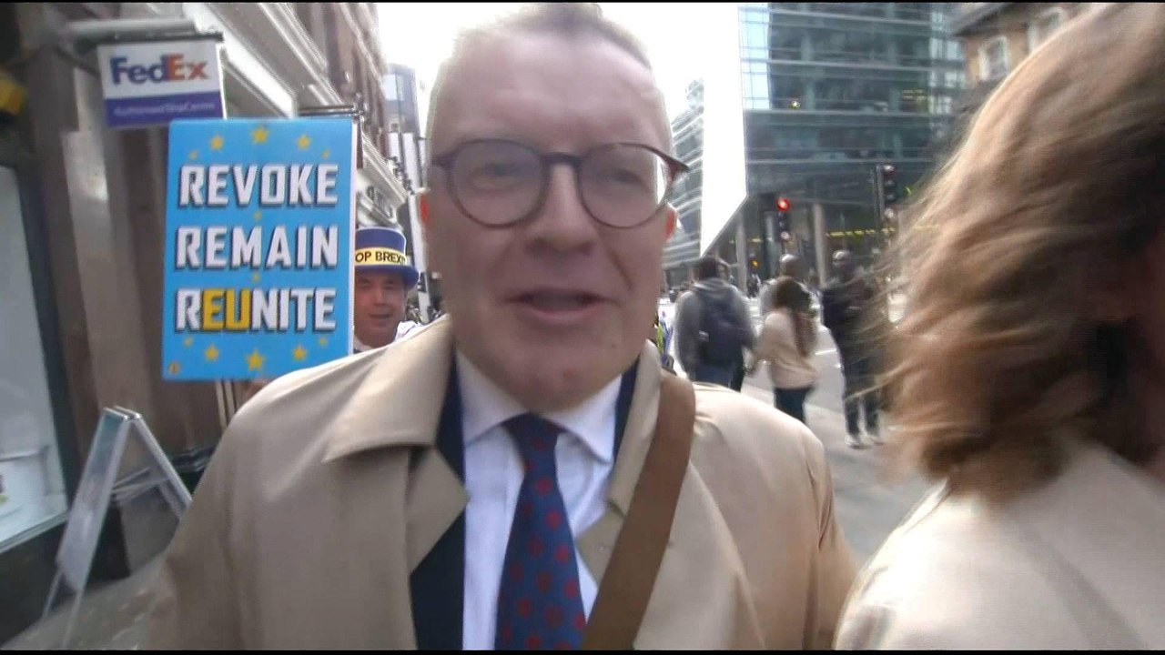 Brexit: Labour may support second referendum