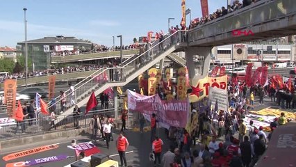 Télécharger la video: İstanbul- Bakırköy'deki Miting Alanına Grupların Yürüyüşü Başladı