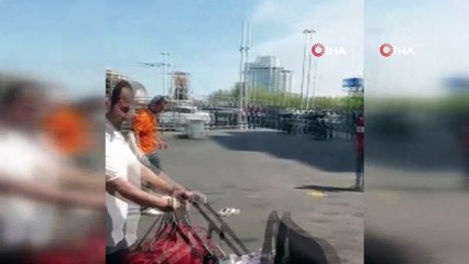 Taksim Meydanı kapatılınca esnaf top oynadı