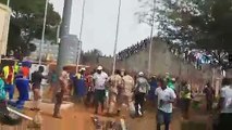 Fête de travail en Guinée : Des syndicalistes bloques  à l'entree du Palais du peuple !