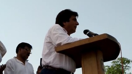 जनसभा में राज बब्बर की फिसली जुबान, बोले- कांग्रेस गरीब परिवारों को देगी 72 हजार महीना, Video