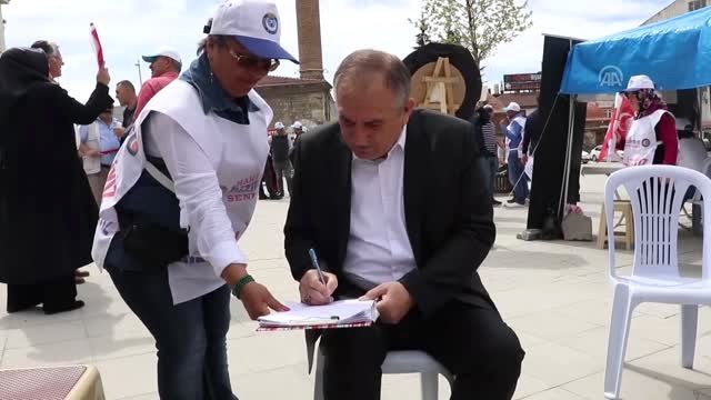 İşçiler Bolu Belediyesi Önüne Siyah Çelenk Bıraktı - Bolu