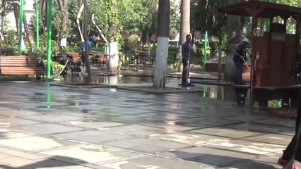 1 Mayıs - Belediye Başkanı İşçilerle Temizlik Yaptı