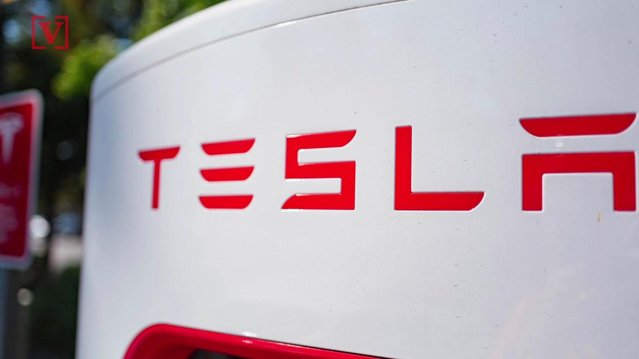 Chinese Ride-Sharing Company Buys Times Square Billboards To Blast Tesla