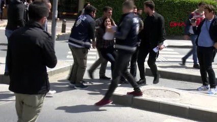 İstanbul-Elmadağ'da Slogan Atan İki Kişi Gözaltına Alındı