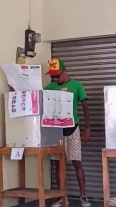 Beginilah kalo orang gila disuruh Nyoblos Pemilu