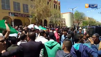 مواطنو الجلفة في مسيرة داعمة للجيش تحت شعار.."الجيش الشعب..خاوة خاوة"