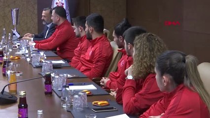 Spor Bakan Kasapoğlu, Milli Karatecilerle Bir Araya Geldi