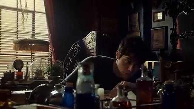 Shadowhunters Series Finale Sneak Peek #2 (2019) Alec wakes up in Magnus' apartmen