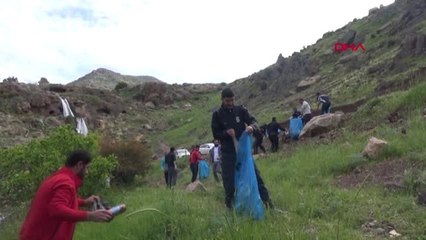 Mardin Çevre Duyarlılığı İçin 1 Mayıs'ta Çöp Topladılar