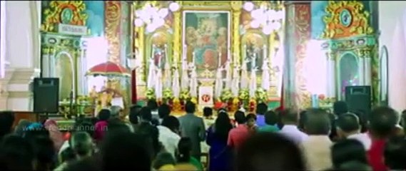 Cặp đôi rơi tõm xuống sông khi cố hôn nhau chụp hình cưới