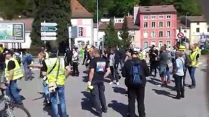 Après un passage au port, les gilets jaunes rejoignent le centre-ville d’Epinal