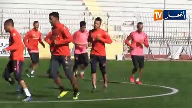 المدرب الجديد لمولودية وهران عيسى كينان يشرف على أول حصة تدريبية