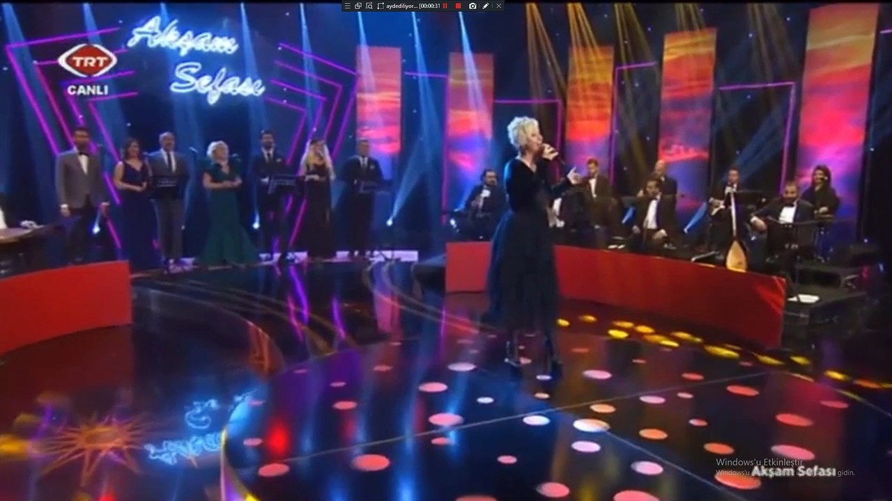 AYŞE EKİZ İSTANBUL AĞLARKEN SEN GİDİYORDUN CANLİ