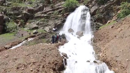 Beyaz Su Şelalesi" Güzelliğiyle Hayran Bırakıyor