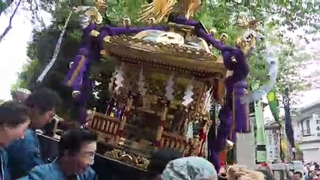 Japaner feiern Thronbesteigung von Kaiser Naruhito