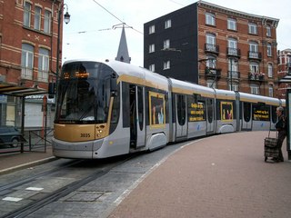 Bruxelles : la réaction des passagers d'un tram qui apprennent qu'ils vont être contrôlés