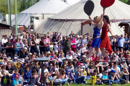 Festival du cirque d'Obernai Pisteurs d'Etoiles 2019, journée du 1er mai dans la rue.