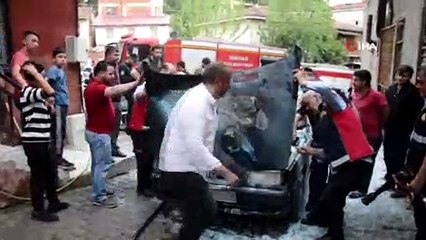 Tokat’ta park halindeki otomobil yandı