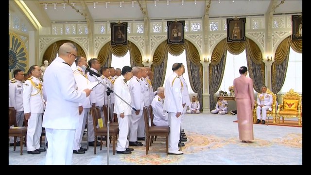 ท่านผู้หญิงศรีรัศมิ์ หมดสิทธิ์เป็นราชินี! สมเด็จพระเจ้าอยู่หัว ร.10 สถาปนาหม่อมนุ้ย สุทิดา ขึ้นเป็นพระราชินีสุทิดา แล้ว!!! ทรงพระเจริญ