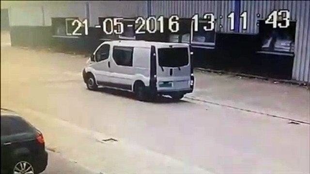 Elle envoie un texto en faisant du vélo et va le regretter