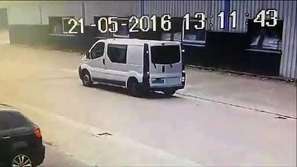 Elle envoie un texto en faisant du vélo et va le regretter