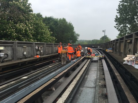 Lille : à bord du train de chantier d'Ilévia, qui a mené ces traditionnels travaux du 1er mai, ce mercredi