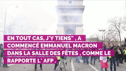 Bien loin des manifestations ! Pour le 1er mai, Emmanuel et Brigitte Macron ont... mangé des fraises