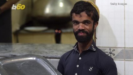 Game Of Looks! A Pakistani Waiter Is Turning Heads Because He Looks Like Peter Dinklage!