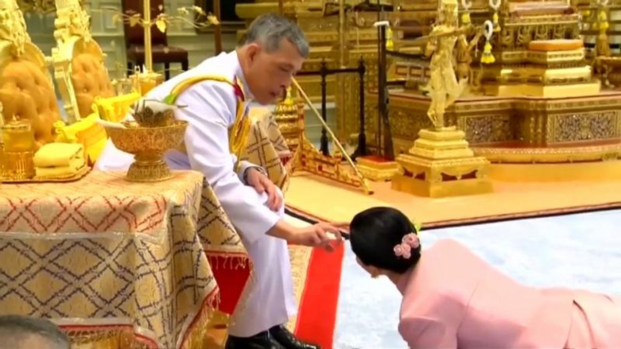 Wen Maha salbt: Soldatin wird Königin von Thailand