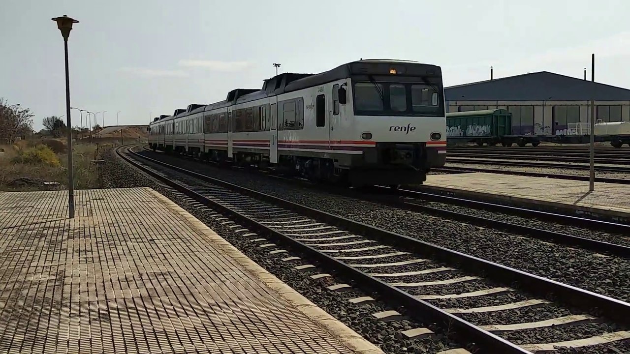 592 a su paso por Alcantarilla. #vídeoferroviario #fotoferroviaria #frikitrenes #railfan
