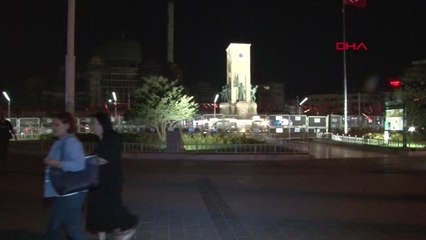 Taksim Meydanı Trafiğe Açıldı