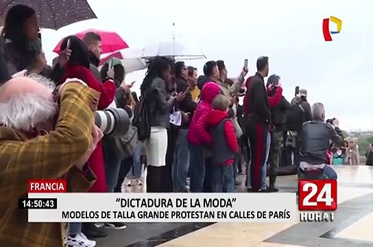 Francia: Modelos de talla grande desfilan en París contra la dictadura de la moda