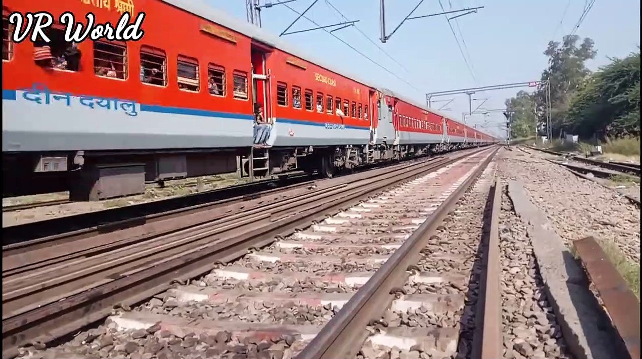 3 in 1 Trains !! MP Sampark Kranti Express, Gatimaan Express _ Humsafar Express