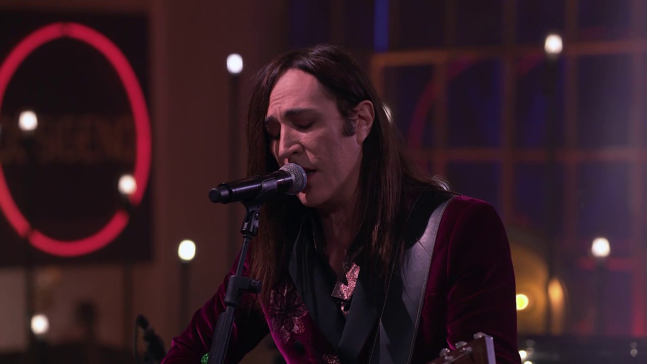 Manuel Agnelli canta "Nebraska" con Edoardo Leo a "Ossigeno"