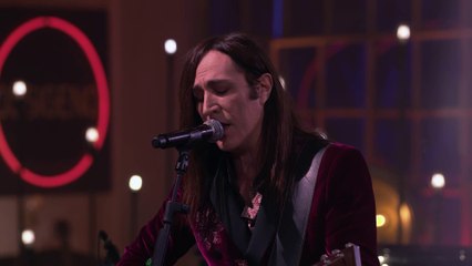 Manuel Agnelli canta "Nebraska" con Edoardo Leo a "Ossigeno"