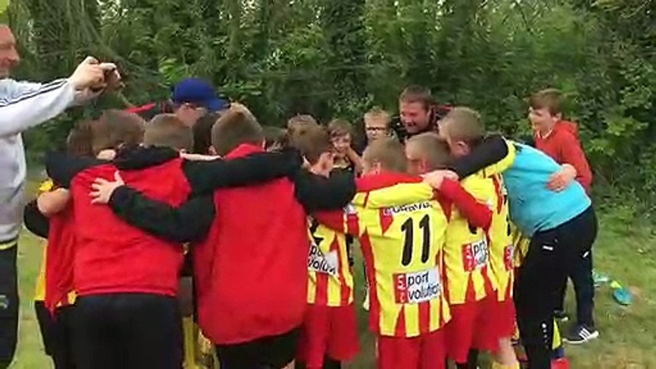 Tournoi U11 : Cris de guerre après la 3ième et 5ième place (Lysaafoot)