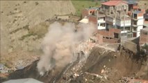 Espectacular derrumbe de edificios en La Paz (Bolivia) construidos ilegalmente sobre un vertedero