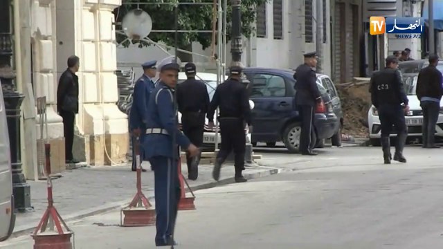 لحظة وصول عبد الغني هامل إلى محكمة سيدي امحمد للمثول أمام قاضي التحقيق