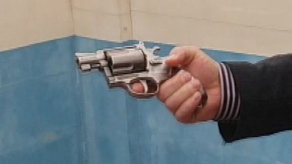 발사 안되는 '가스총'...구멍 뚫린 은행 '보안' / YTN