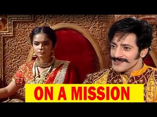 Gangadhar and Manu on a mission in Jhansi Ki Rani