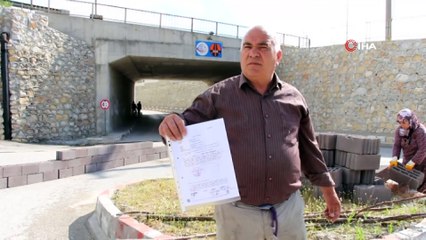 'Tapulu malım' dediği alt geçidi trafiğe kapattı