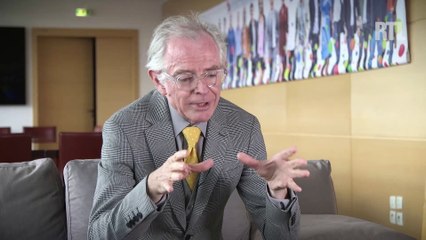 Mac Lesggy explique le concept de son émission "E=m6" spéciale