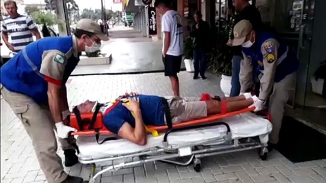 Siate atende homem que sofreu convulsão e caiu no Centro de Cascavel