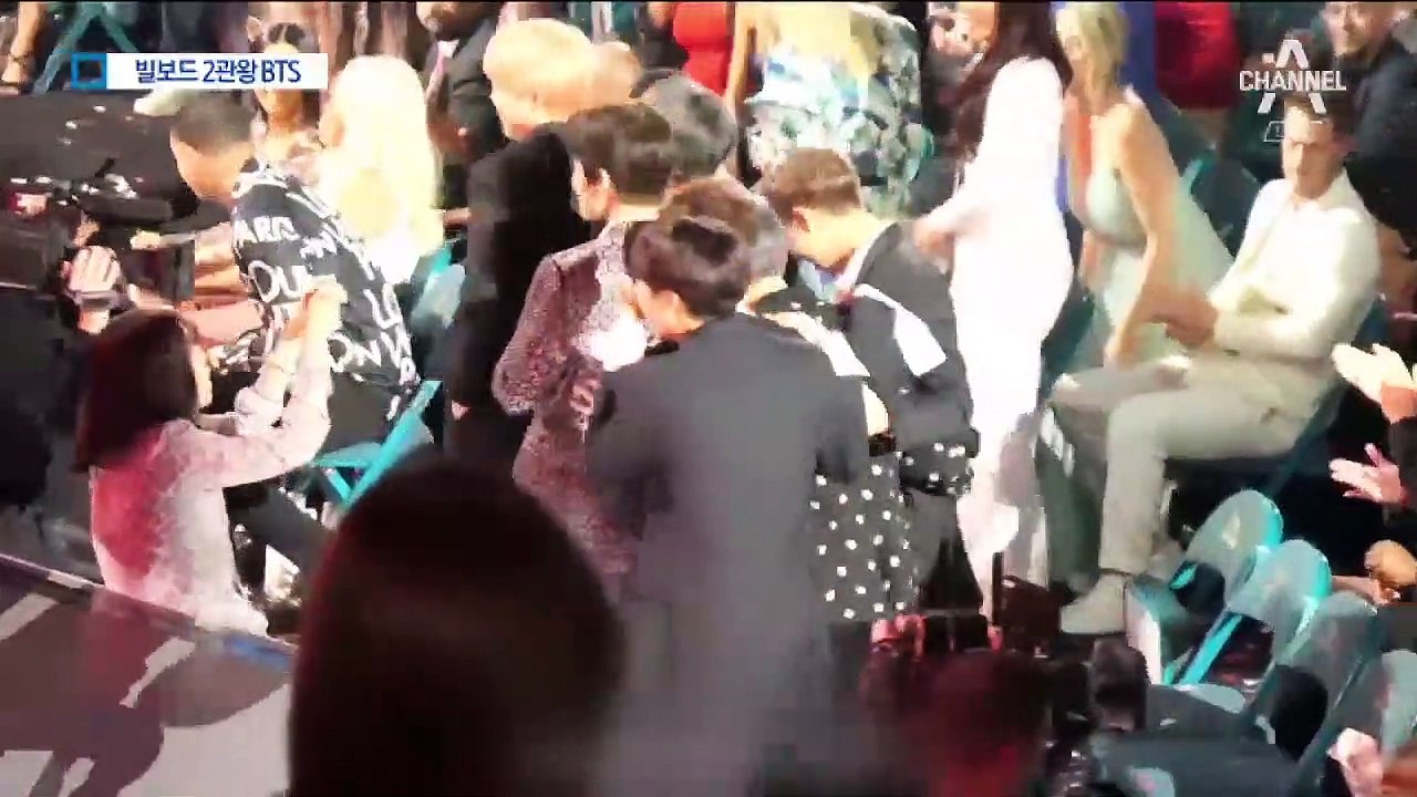 BTS, 빌보드어워즈 톱그룹상 등 2관왕…인기 비결은 ‘팬덤’